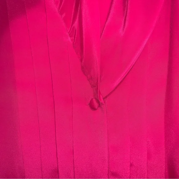 🌷5/$20 Women’s Vibrant Pink Blouse - Picture 4 of 5